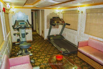 Gym - palace on wheels