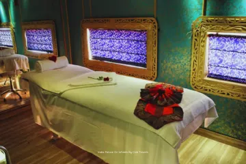 Spa- palace on wheels